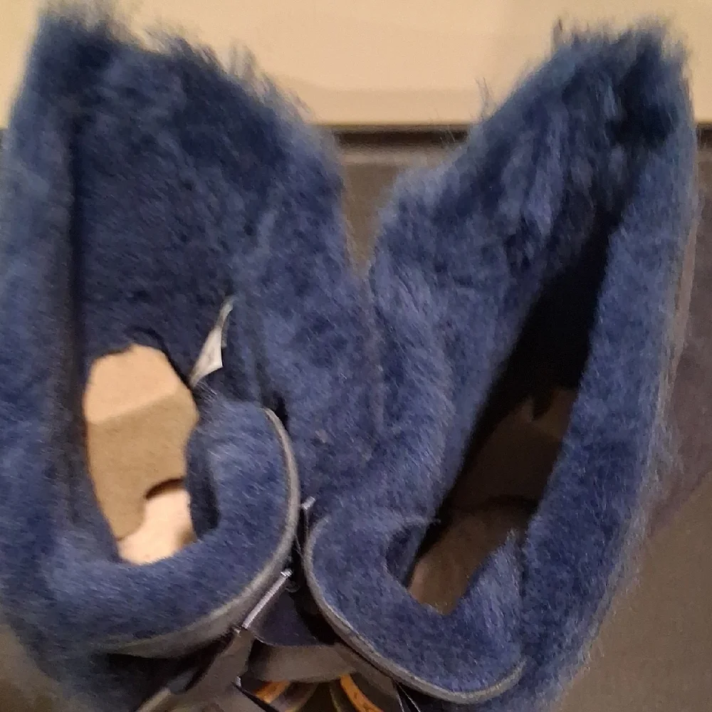 UGG Women's Blue Winter Boots with Bows - Picture 11 of 14